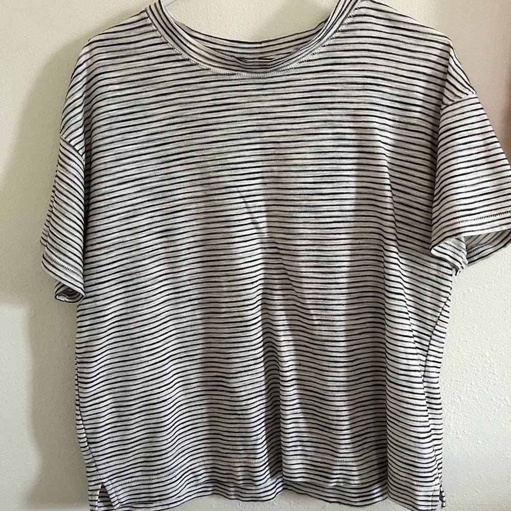 Old Navy Black and White Striped Short Sleeve Tee
